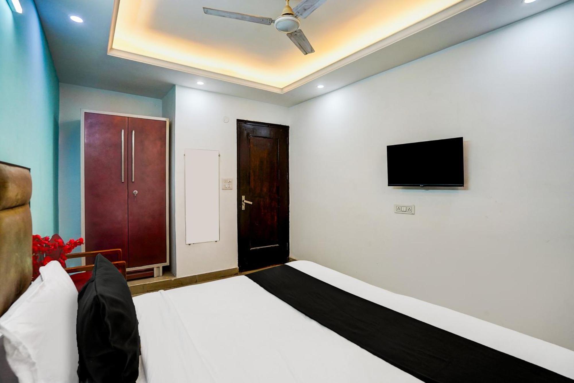 Hotel O Silver Key Kd Plaza Near Saket Metro Station Nuova Delhi Esterno foto