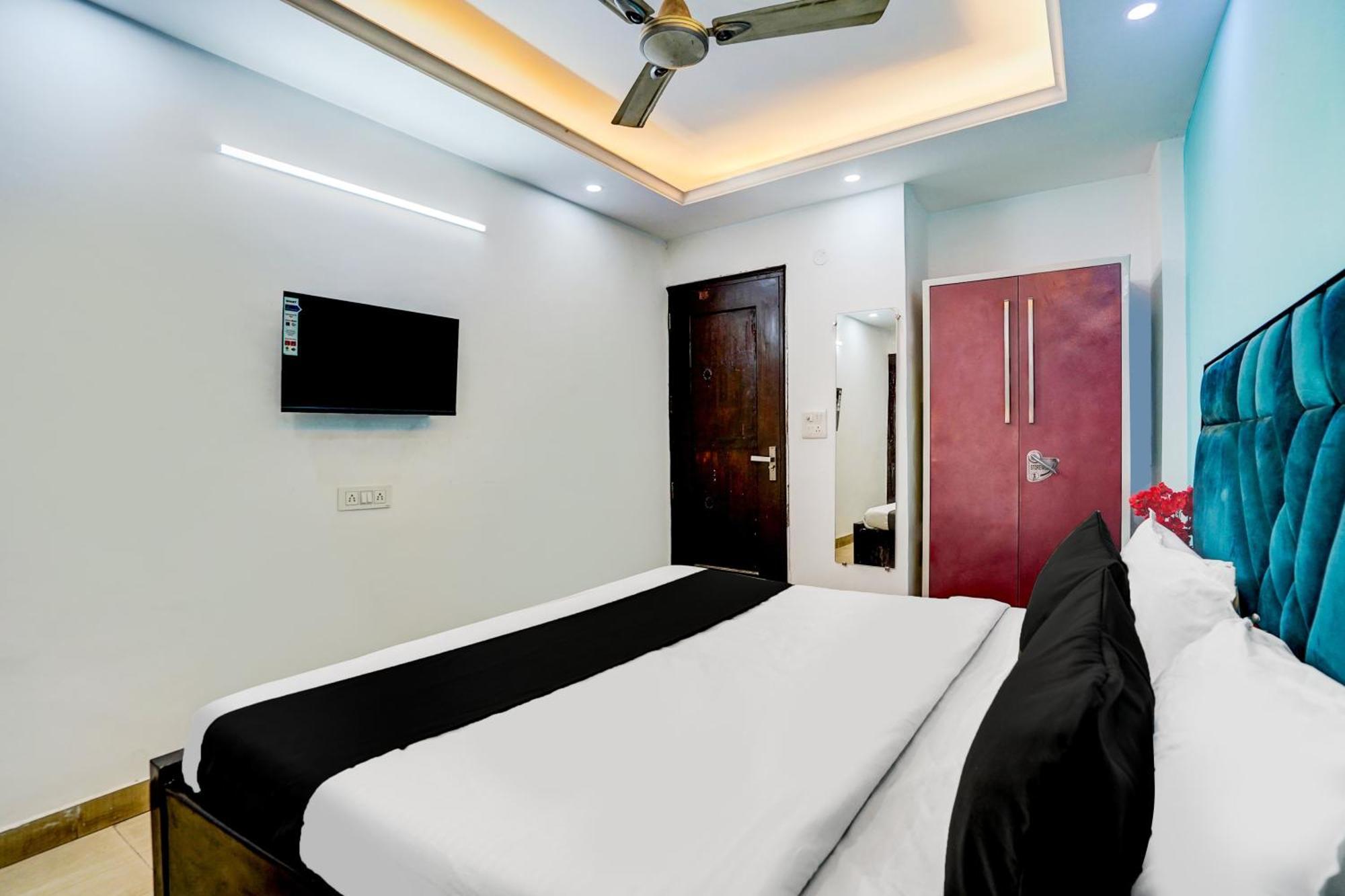 Hotel O Silver Key Kd Plaza Near Saket Metro Station Nuova Delhi Esterno foto