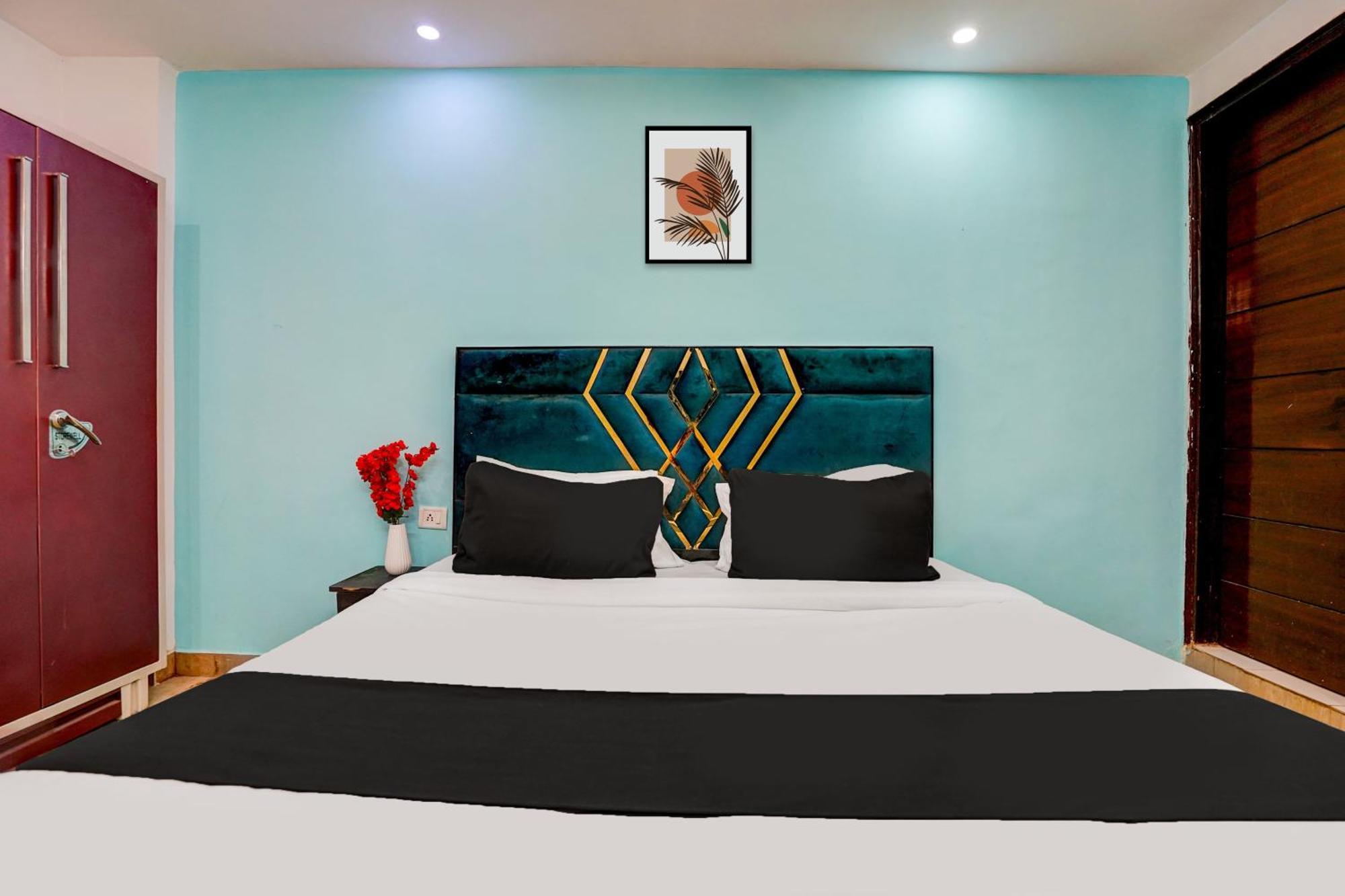 Hotel O Silver Key Kd Plaza Near Saket Metro Station Nuova Delhi Esterno foto